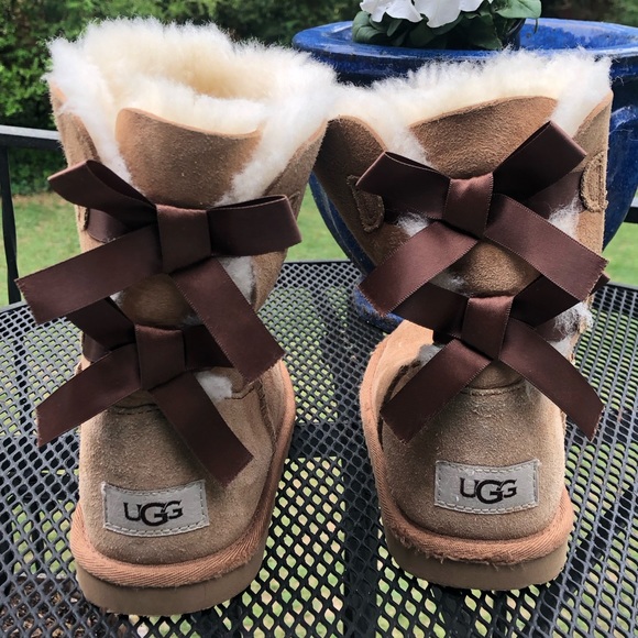 Ugg Boots , Tan Suede With Brown Bows At Back, Shearling Lined. Size 3 - Picture 3 of 10
